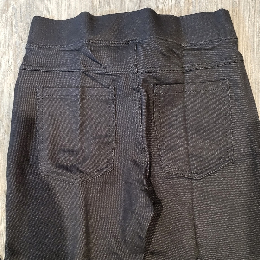 Women's Mid-Rise Classic Knit Denim Jean Yoga/Leggings Size: S | HUE Studio - Picture 9 of 10